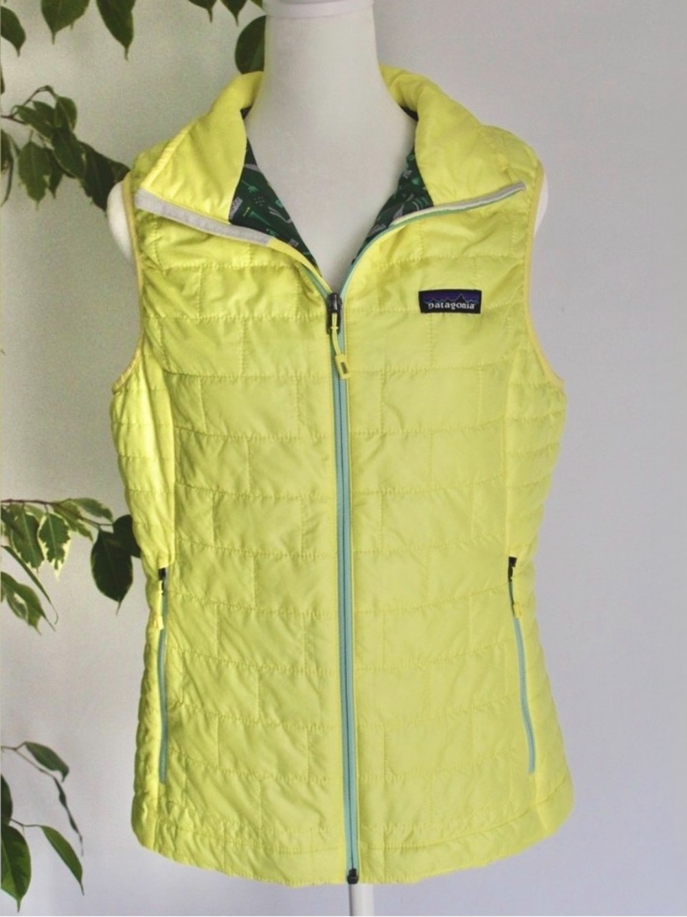 Patagonia Nano Puff Insulated Vest Women’s Medium; Excellent condition, no flaws